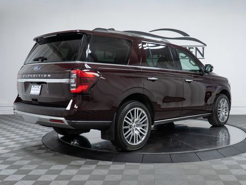 Used 2024 Ford Expedition Limited AWD/4WD image 5