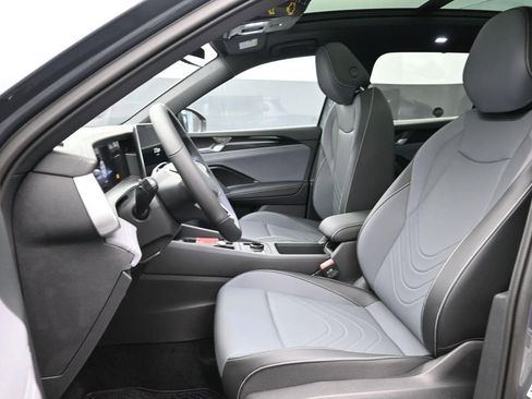 New 2026 Volkswagen Tiguan SE R-Line FWD image 8
