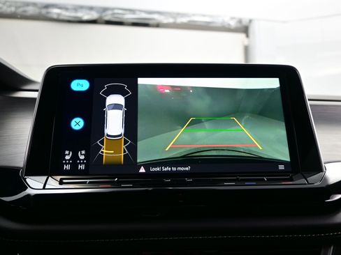 Used 2024 Volkswagen Atlas Cross Sport SE image 18