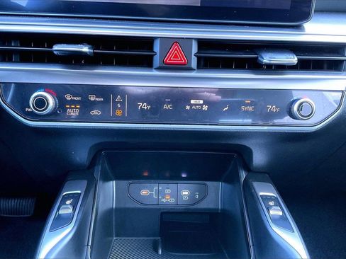 Used 2025 Kia Sorento S image 33