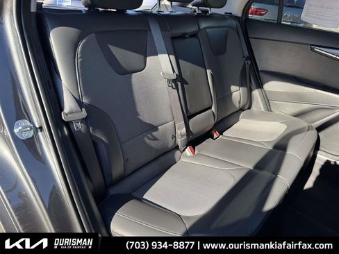 Used 2023 Kia Niro EX image 27