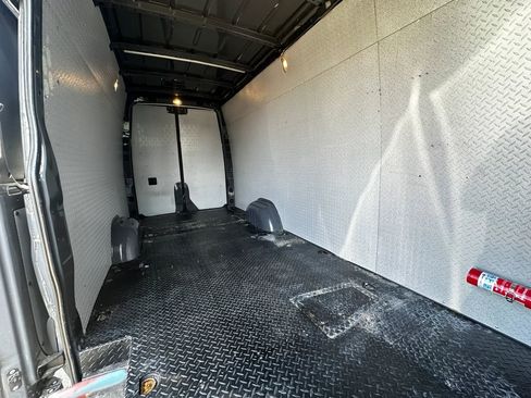Used 2022 Mercedes-Benz Sprinter 2500 image 16