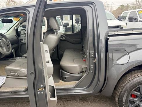 Used 2013 Nissan Frontier SL image 14