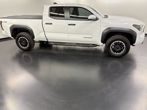 Used 2025 Toyota Tacoma TRD Off-Road image 8