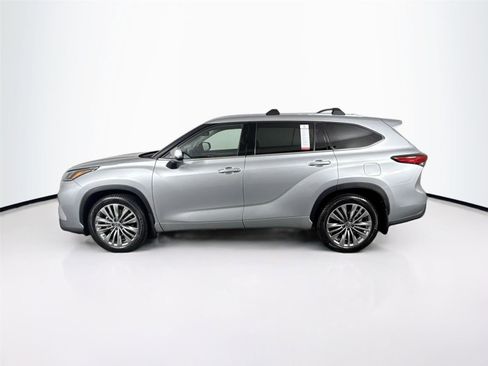 Certified 2021 Toyota Highlander Platinum AWD/4WD image 14