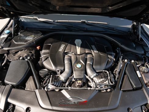 Used 2016 BMW 750i w/ M Sport Package image 51