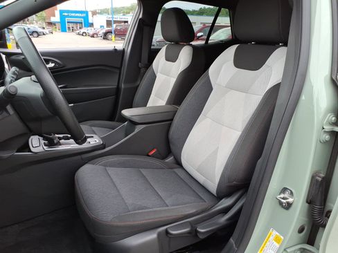 Used 2024 Chevrolet Trax RS w/ Driver Confidence Package FWD image 8