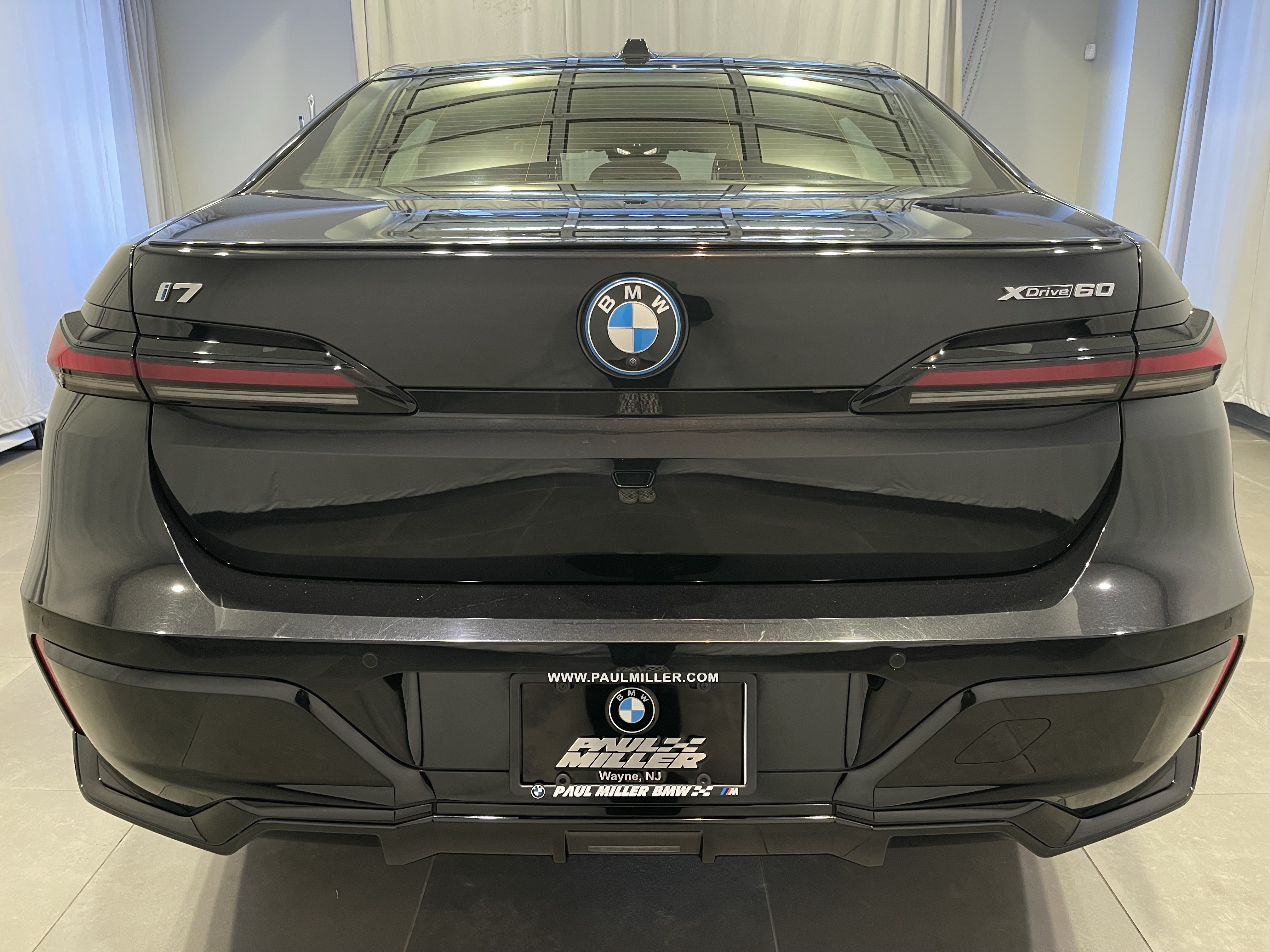 Certified 2024 BMW i7 xDrive60 AWD/4WD image 5