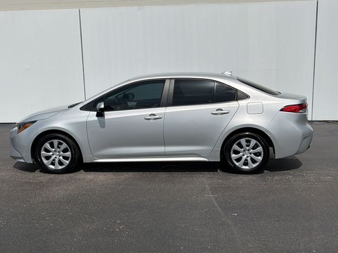 Used 2023 Toyota Corolla LE FWD image 2