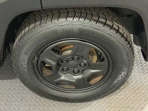 Used 2016 Jeep Renegade Sport w/ Power & Air Group FWD image 19