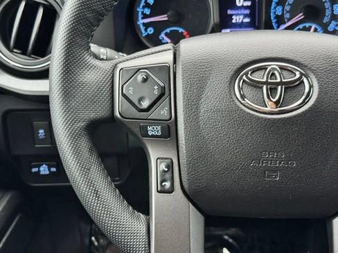 Used 2021 Toyota Tacoma TRD Sport AWD/4WD image 23