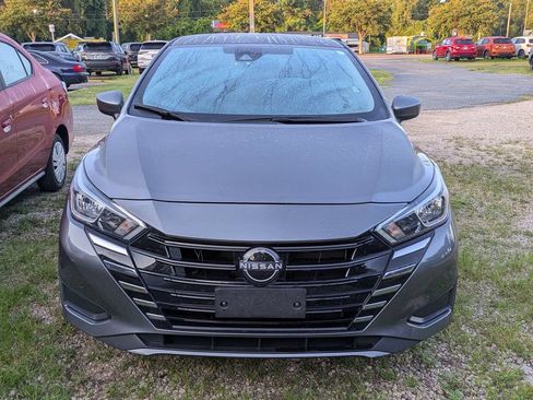 Used 2024 Nissan Versa SV FWD image 2