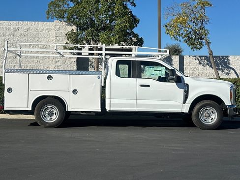 New 2026 Ford F250 XL w/ XL Chrome Package image 3