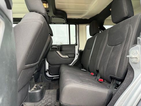 Used 2018 Jeep Wrangler Unlimited Sport S image 10