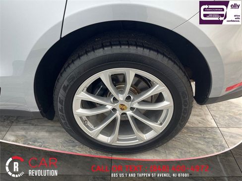 Used 2022 Porsche Macan w/ Premium Package Plus AWD/4WD image 43