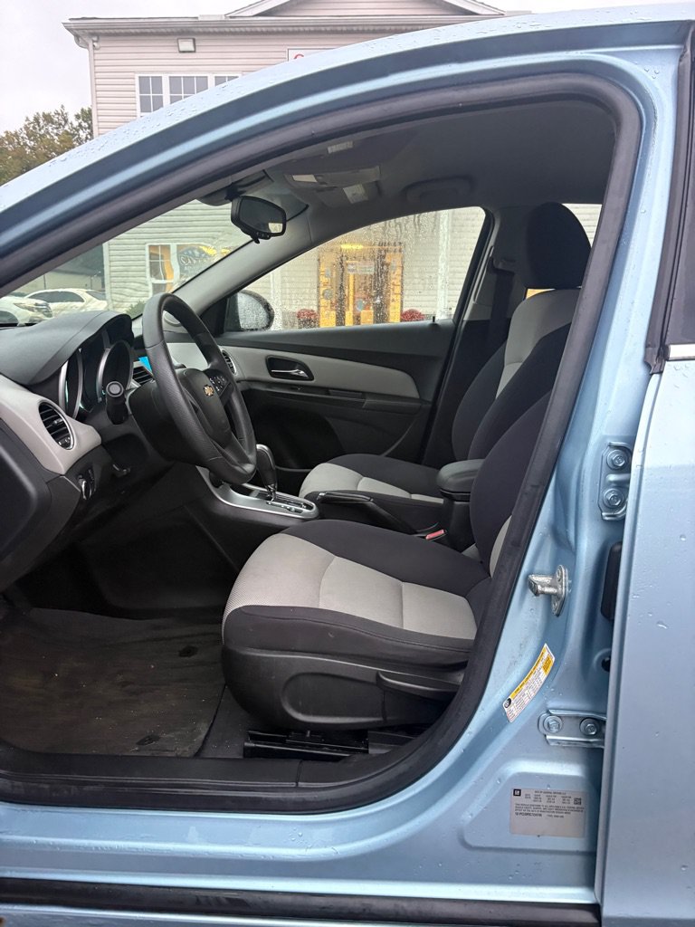 Used 2012 Chevrolet Cruze LS w/ Connectivity Package FWD image 9