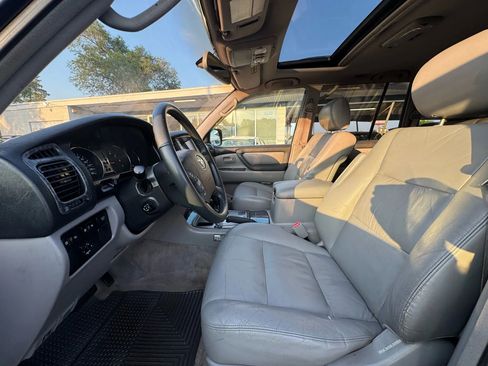 Used 2004 Toyota Land Cruiser image 8