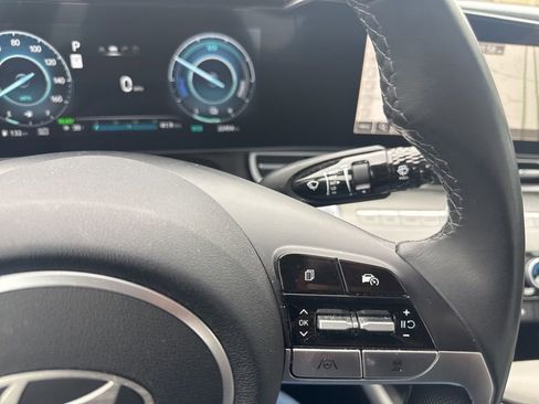 Used 2024 Hyundai Elantra Limited image 16