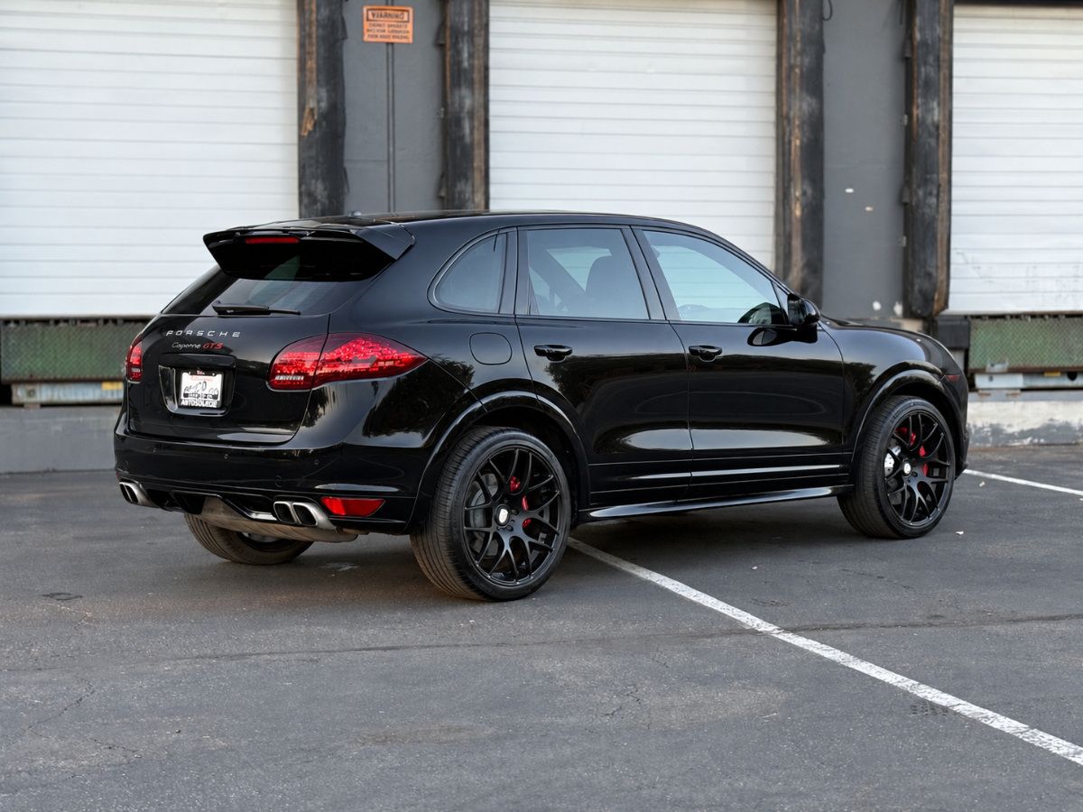 Used 2014 Porsche Cayenne Turbo S AWD/4WD image 3