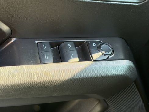 Used 2024 Chevrolet Colorado LT RWD image 11