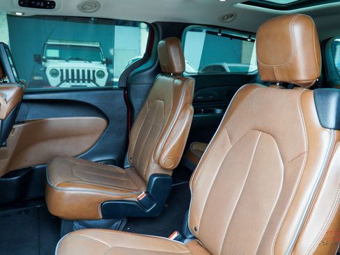 Used 2017 Chrysler Pacifica Limited image 20