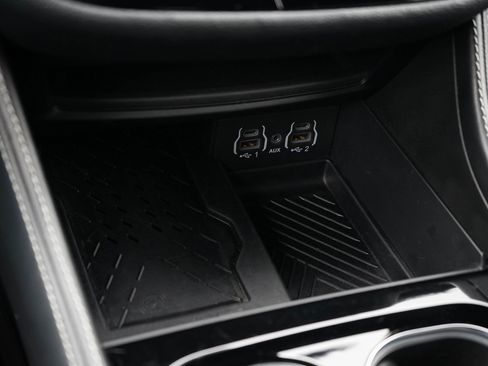 Used 2025 Chrysler Pacifica Limited image 22