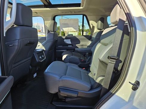 New 2025 Ford Expedition Active image 6