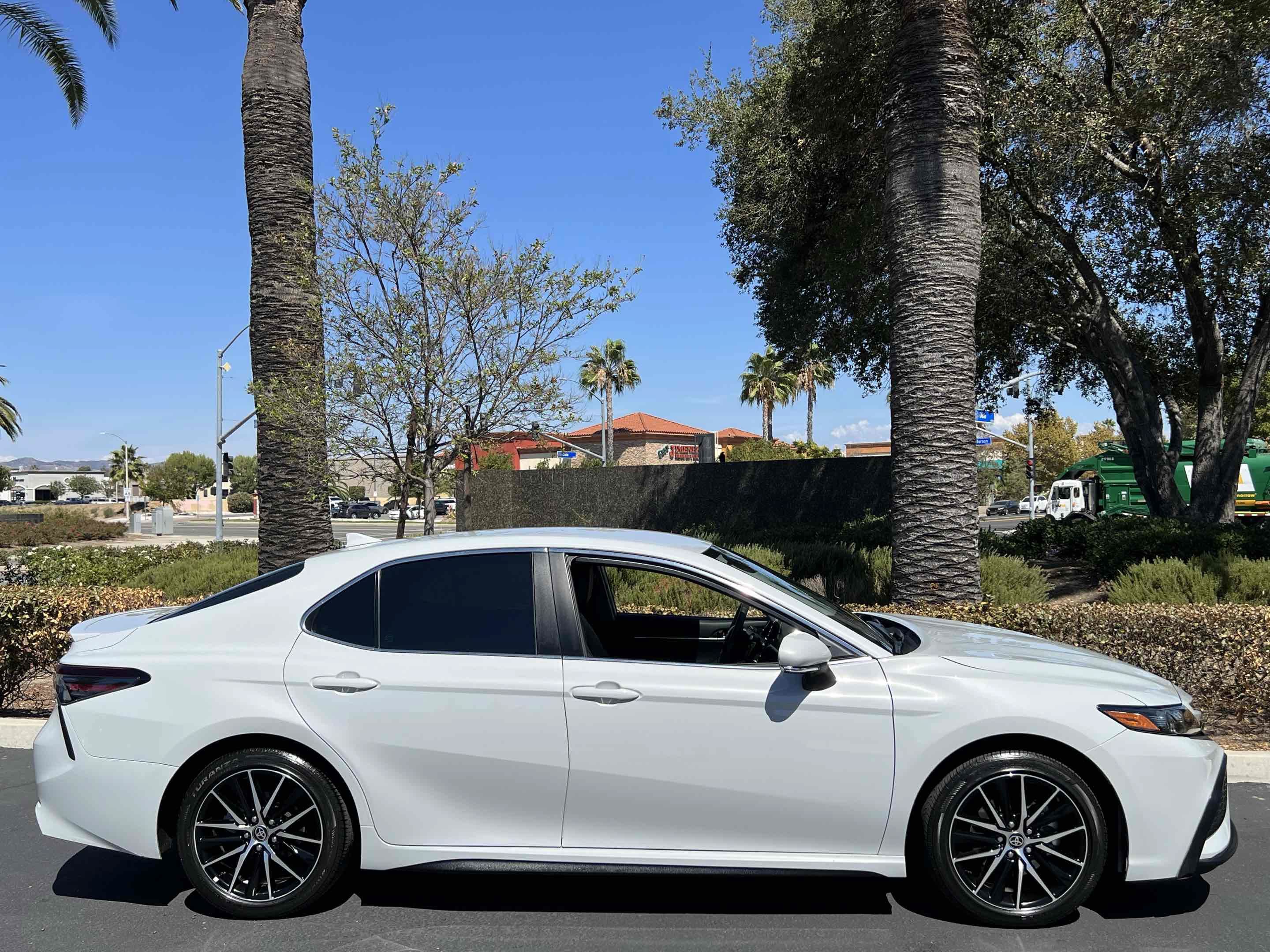 Used 2023 Toyota Camry SE w/ Convenience Package FWD image 12