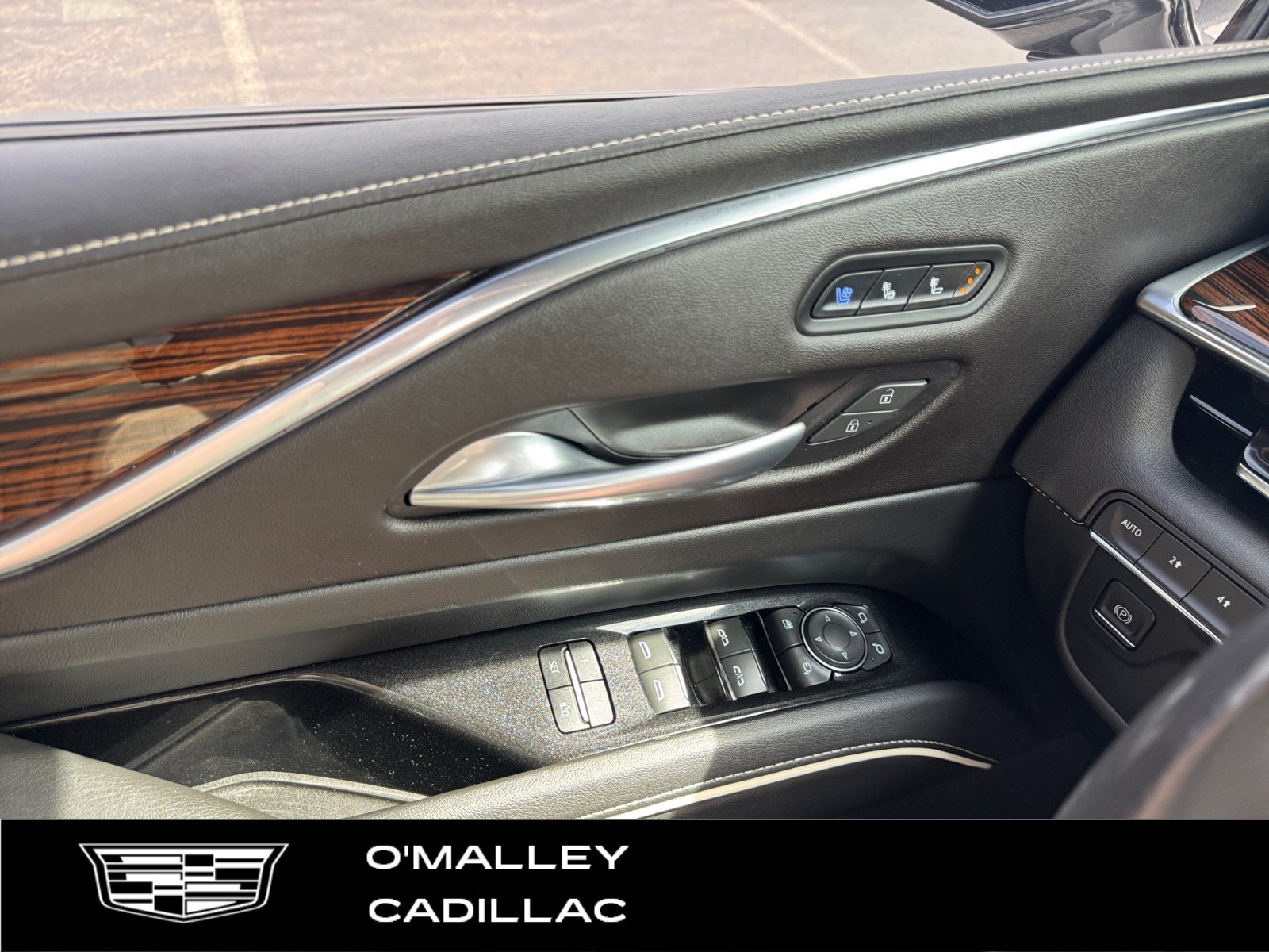 Used 2023 Cadillac Escalade ESV Premium Luxury AWD/4WD image 19