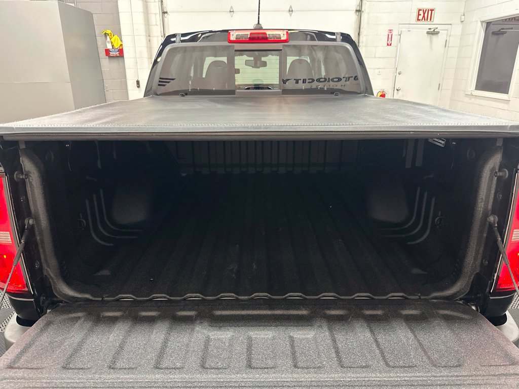 Used 2022 Chevrolet Colorado LT w/ LT Convenience Package AWD/4WD image 12