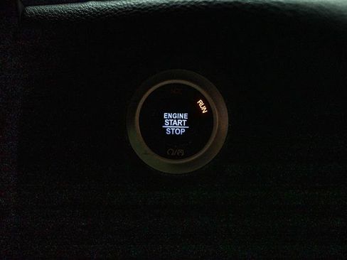 Used 2025 Chrysler Pacifica Select FWD image 20