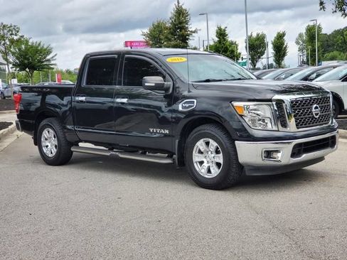 Used 2017 Nissan Titan SV RWD image 1