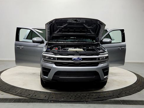 Used 2024 Ford Expedition Max XLT image 10