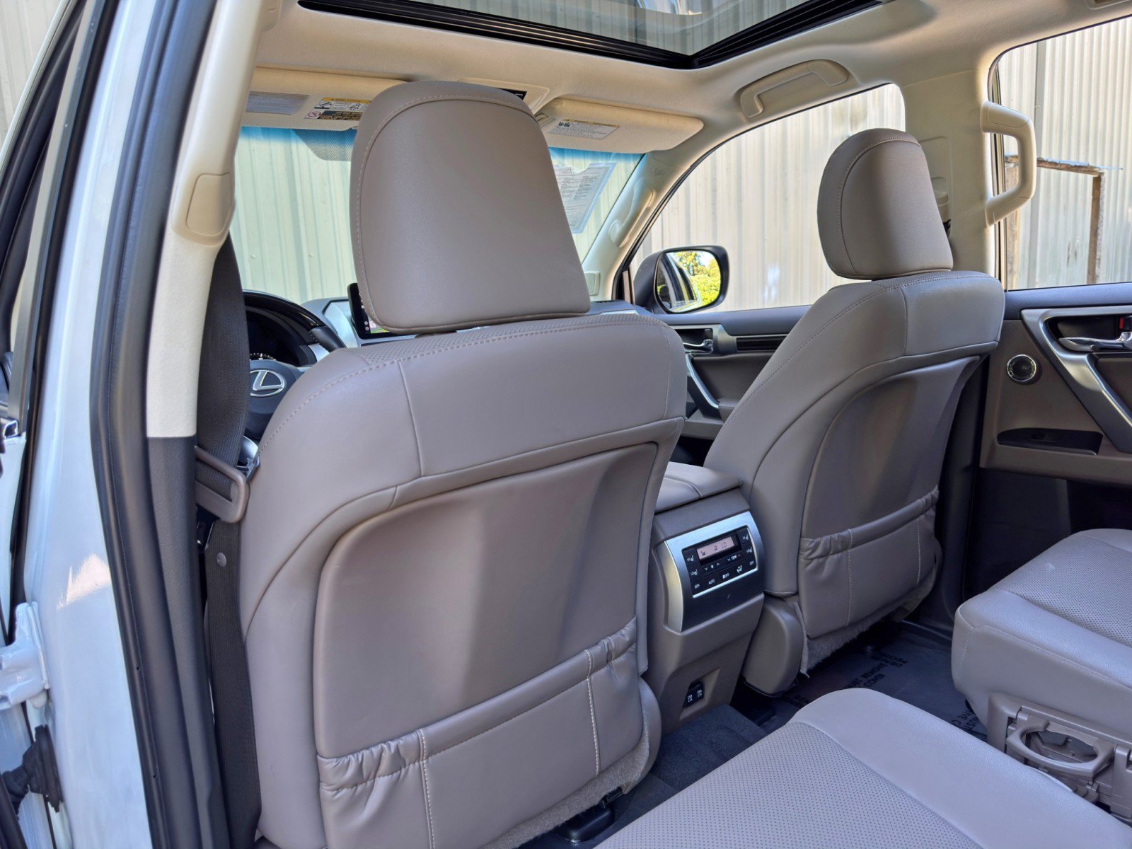 Used 2023 Lexus GX 460 Premium w/ Accessory Package AWD/4WD image 39