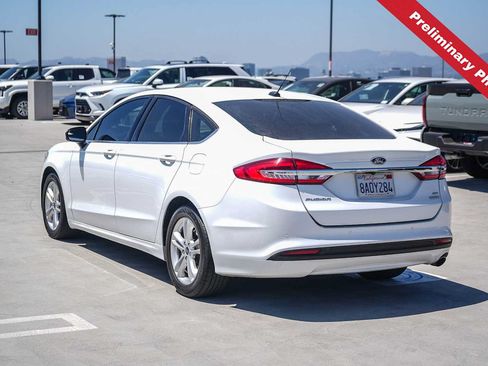 Used 2018 Ford Fusion SE w/ Fusion SE Technology Package FWD image 8