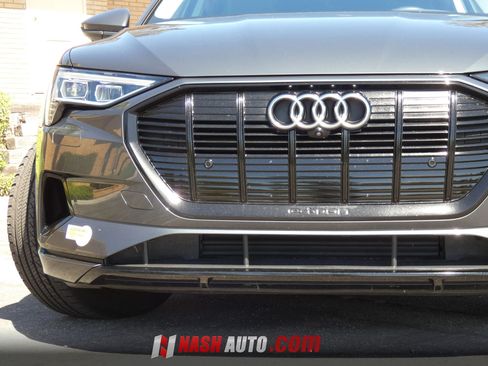 Used 2021 Audi e-tron Premium w/ Convenience Plus Package AWD/4WD image 18