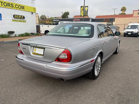 Used 2006 Jaguar XJ8 L XJ VANDEN PLAS SEDAN 4D image 3