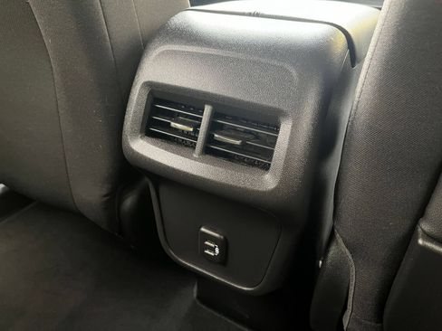 Used 2024 GMC Terrain SLE FWD image 25