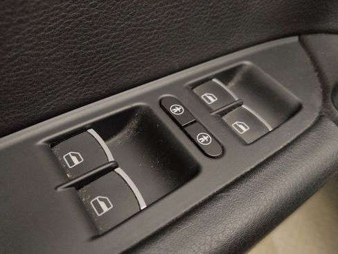 Used 2016 Volkswagen Touareg Sport image 27