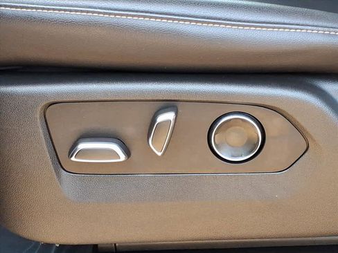 Used 2021 Cadillac Escalade Luxury image 12