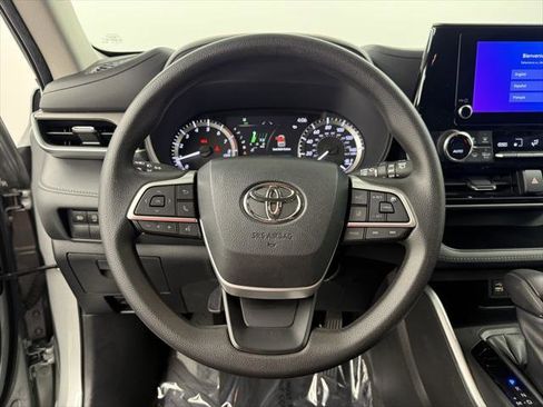 Certified 2023 Toyota Highlander L image 19