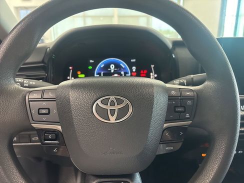 Used 2025 Toyota Camry LE FWD image 14
