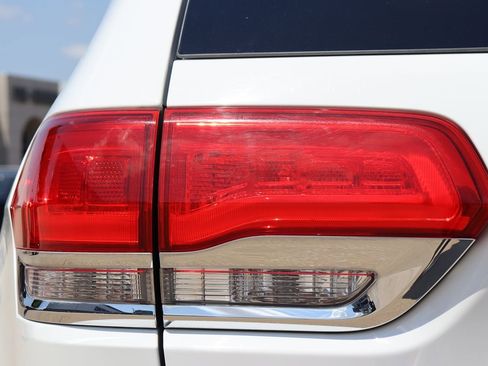 Used 2019 Jeep Grand Cherokee Limited image 12