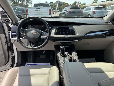 Certified 2023 Cadillac XT4 Luxury w/ Cold Weather Package AWD/4WD image 14