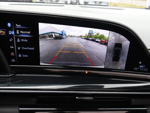 Used 2024 Cadillac Escalade ESV V AWD/4WD image 14