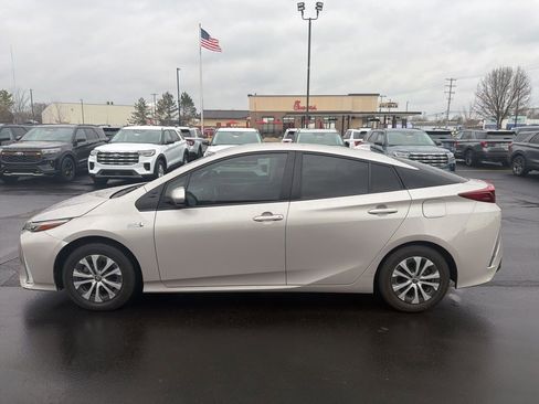 Used 2022 Toyota Prius Prime XLE image 4