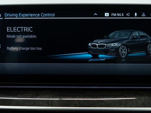 Used 2023 BMW 530e xDrive w/ Executive Package image 30