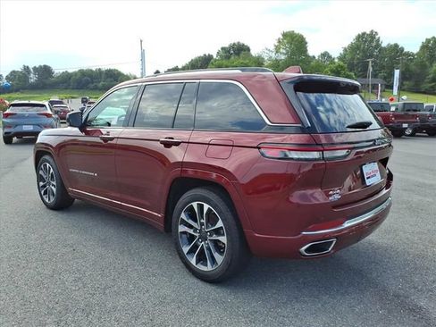Used 2022 Jeep Grand Cherokee Overland w/ Luxury Tech Group IV AWD/4WD image 9