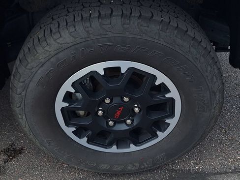 Used 2025 Toyota Tacoma TRD Off-Road w/ TRD Off Road Upgrade Package AWD/4WD image 32