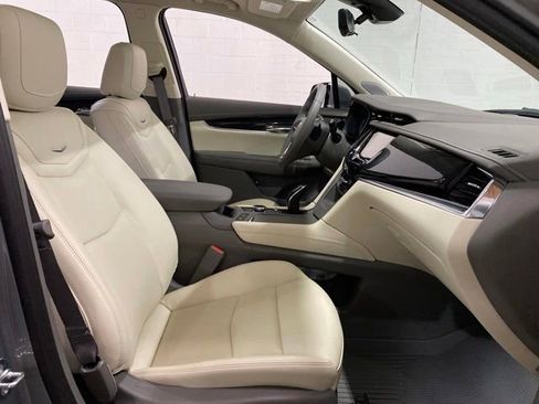 Used 2025 Cadillac XT6 Premium Luxury w/ Technology Package FWD image 26